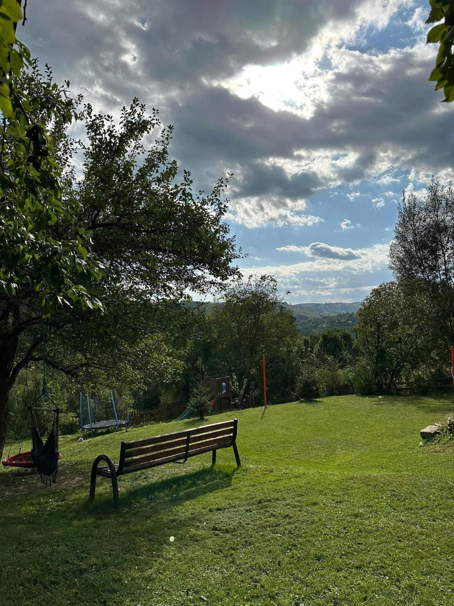 Green Yard Doftana Villa Tesila Exterior photo